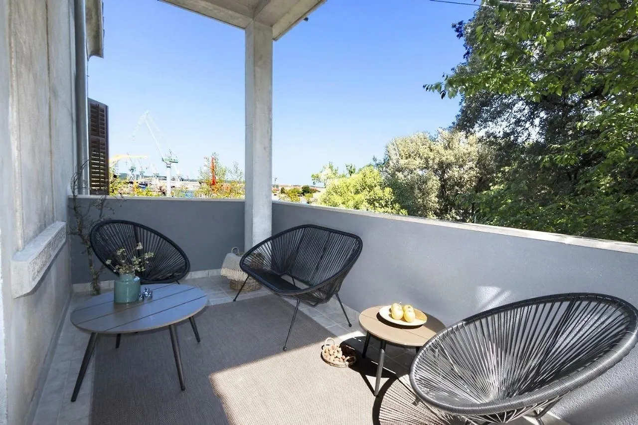 *** Lounge Terrace Apartment With The Harbour View / City Centre *** Пула 0*,  Хорватия