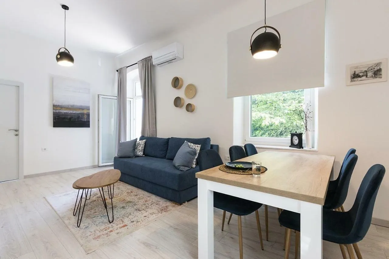 *** Lounge Terrace Apartment With The Harbour View / City Centre *** Пула