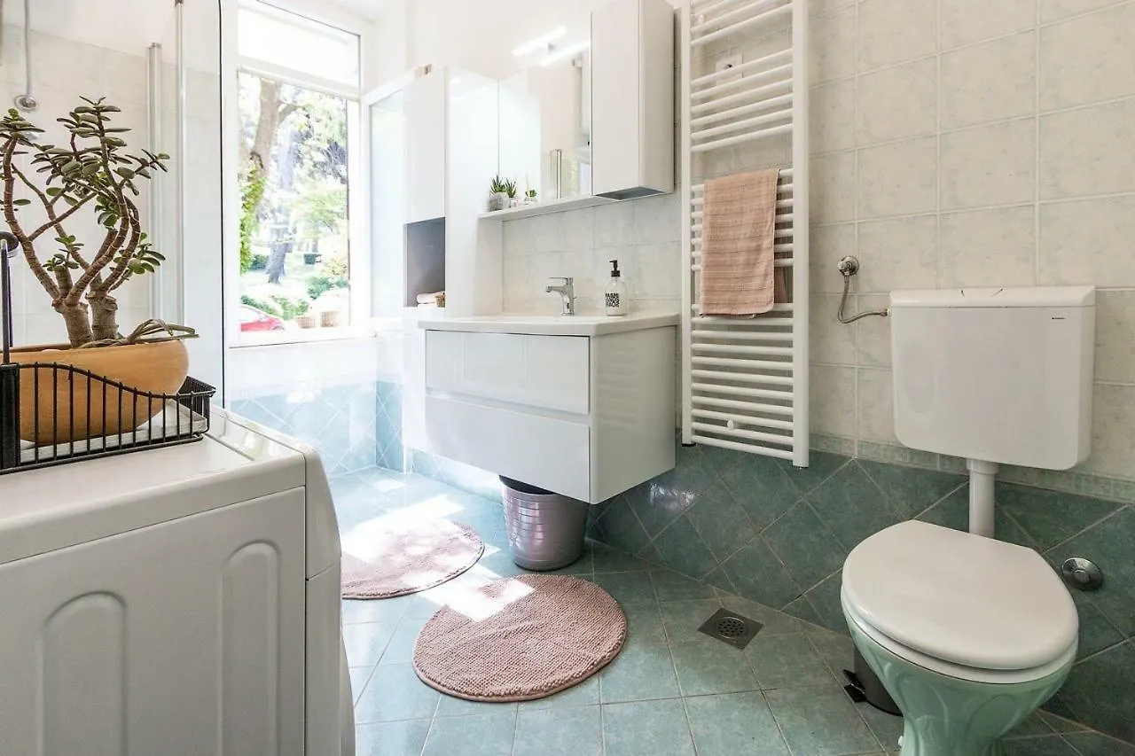 *** Lounge Terrace Apartment With The Harbour View / City Centre *** Πούλα