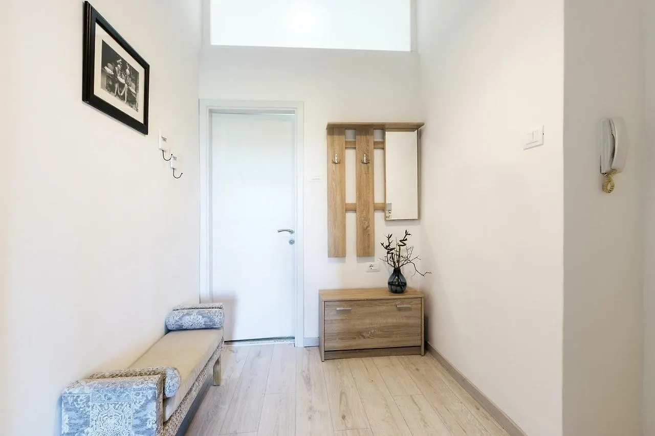 *** Lounge Terrace Apartment With The Harbour View / City Centre *** Πούλα