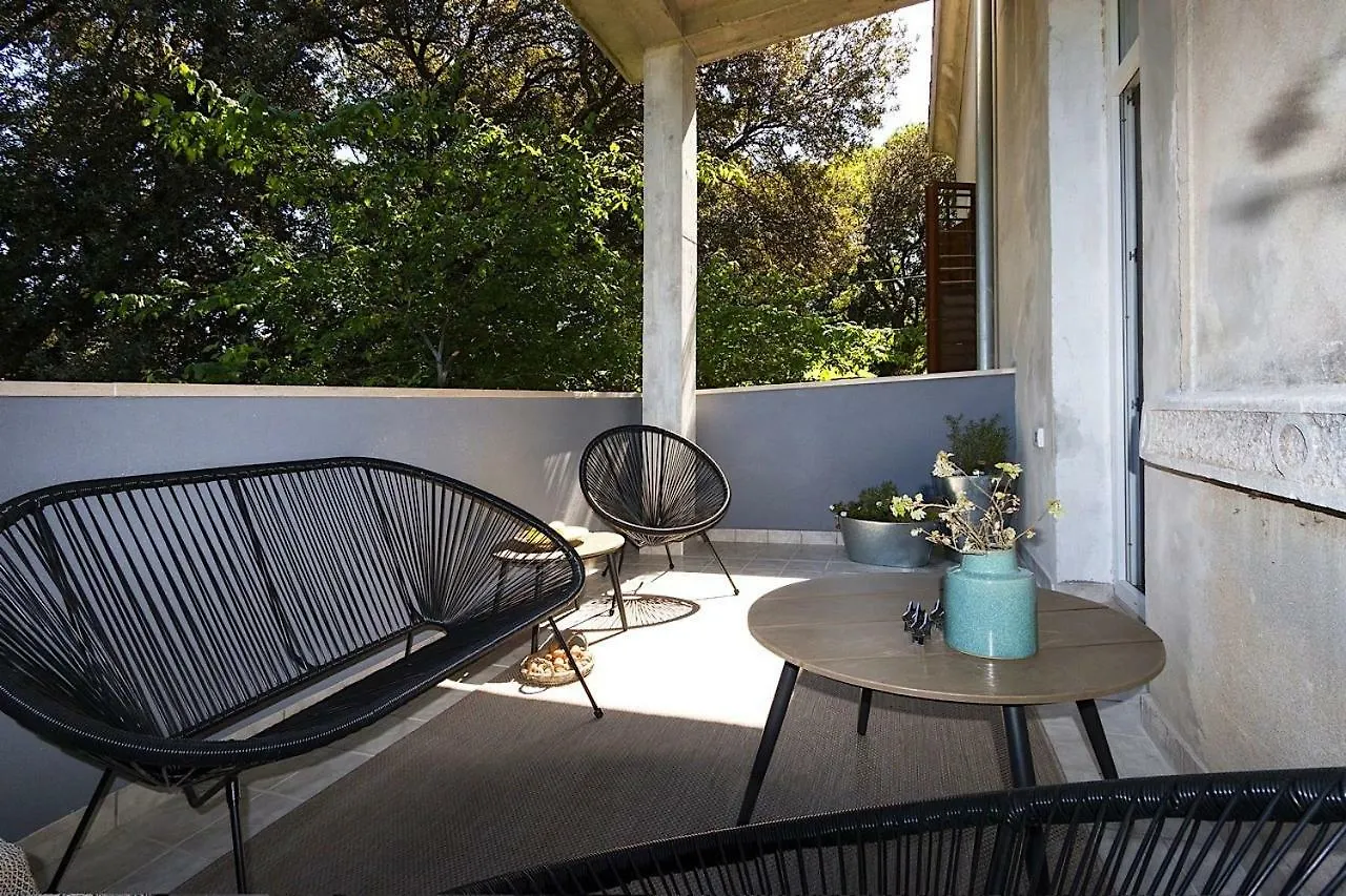*** Lounge Terrace Apartment With The Harbour View / City Centre *** Πούλα